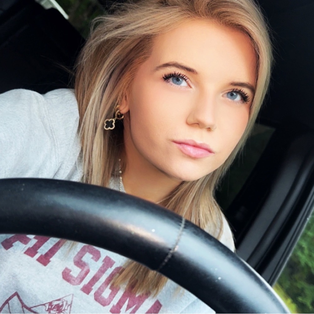 Meet your Posher, Marissa